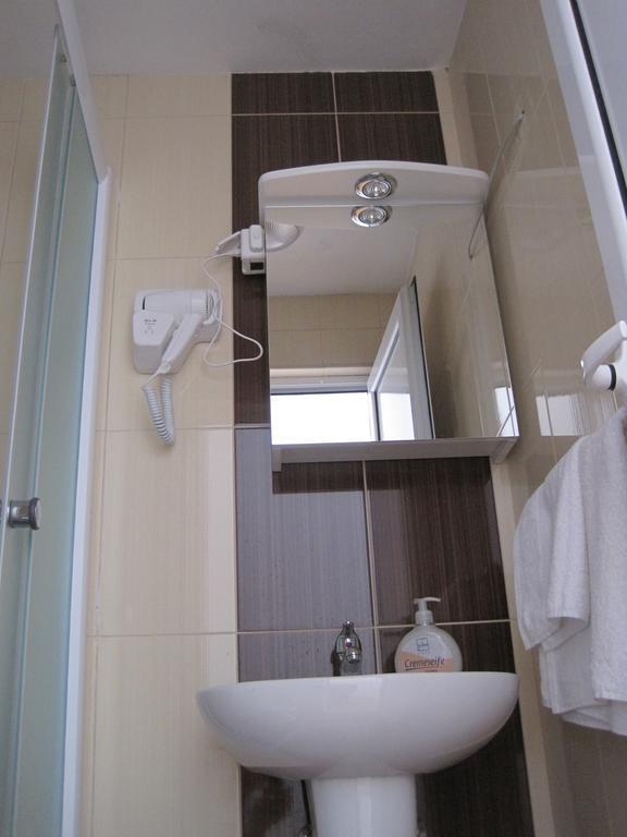 Motel Livija Petrovec Ngoại thất bức ảnh
